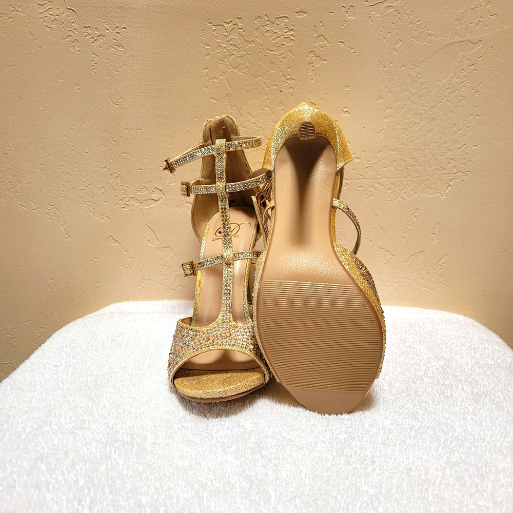 Heels - Picture 6 of 7